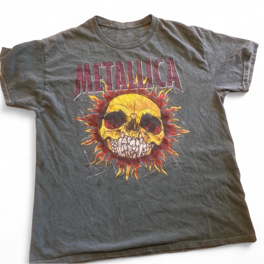 Metallica Short Sleeve Graphic Tee -‎ Gray with Yellow/Red Skull